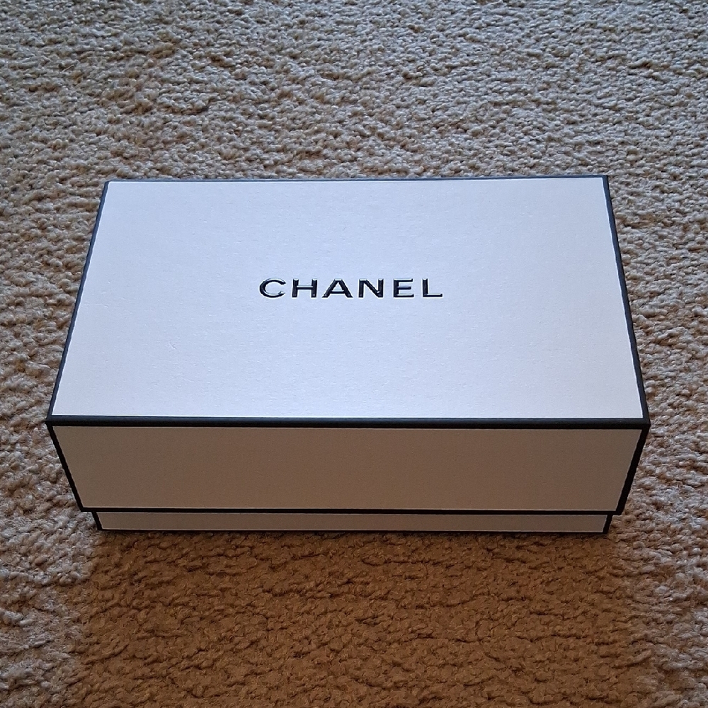 Authentic CHANEL White Box with Black Logo And Chanel Logo Pouch - Picture 4 of 11